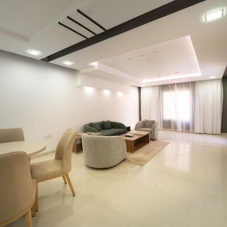 Mirada Gold Jizan - Resort & Private Pools מראה חיצוני תמונה A living room in a condominium