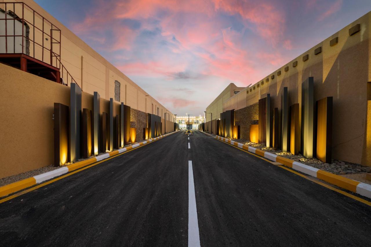 Mirada Gold Jizan - Resort & Private Pools מראה חיצוני תמונה The main road through the park