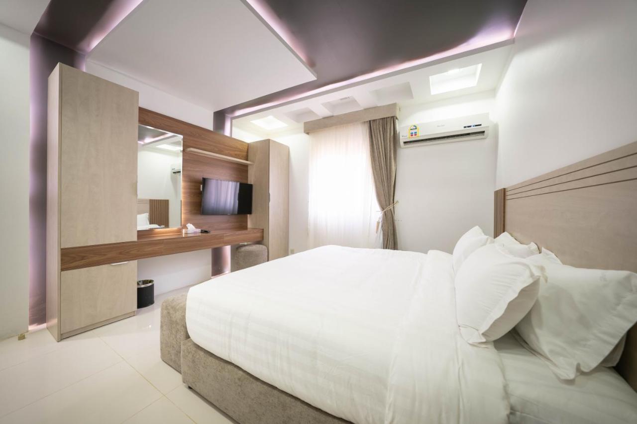 Mirada Gold Jizan - Resort & Private Pools מראה חיצוני תמונה A bedroom in a hotel