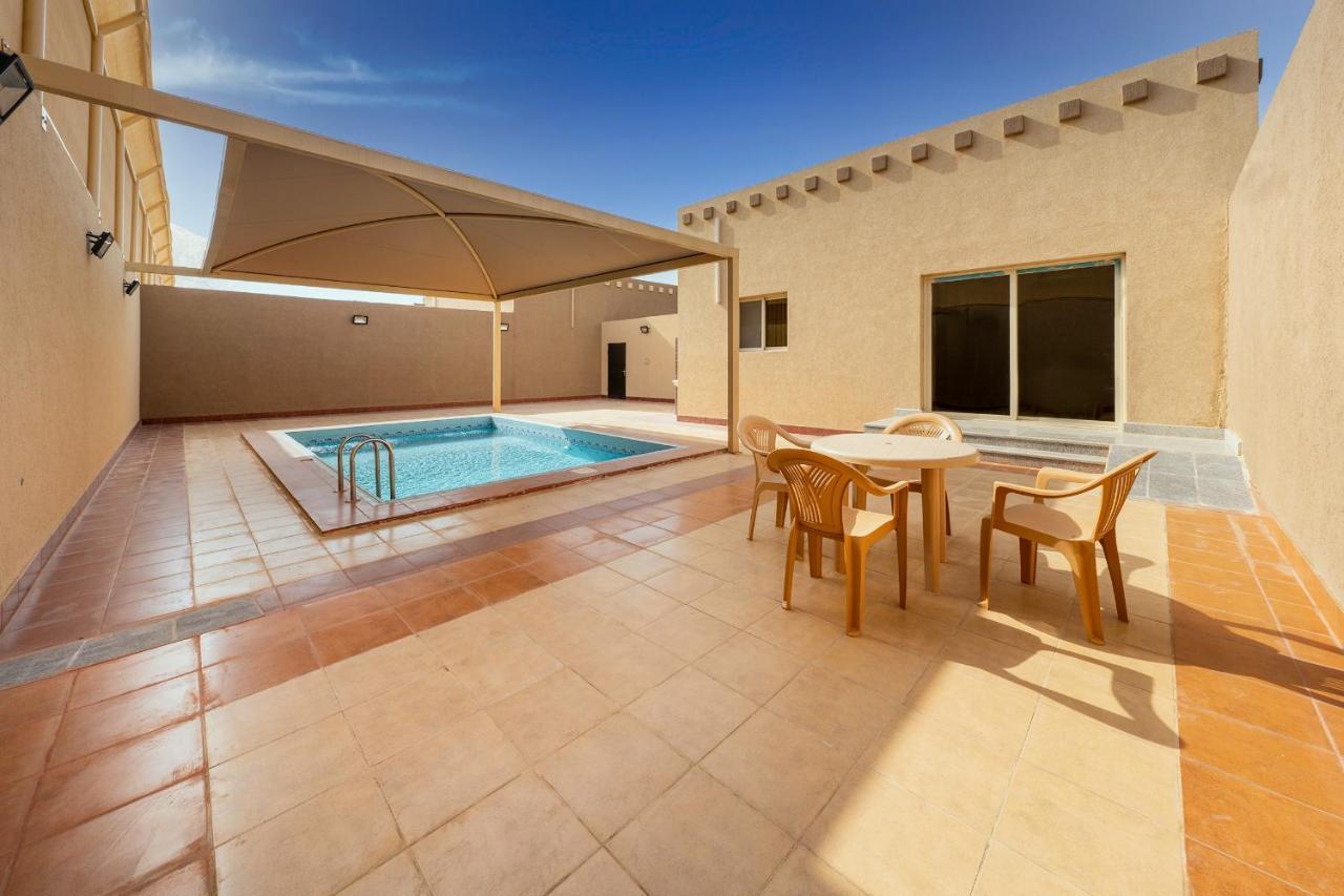Mirada Gold Jizan - Resort & Private Pools מראה חיצוני תמונה A swimming pool in a villa in Al Reef, Abu Dhabi