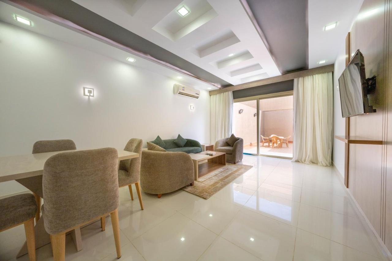 Mirada Gold Jizan - Resort & Private Pools מראה חיצוני תמונה A living room in a modern apartment