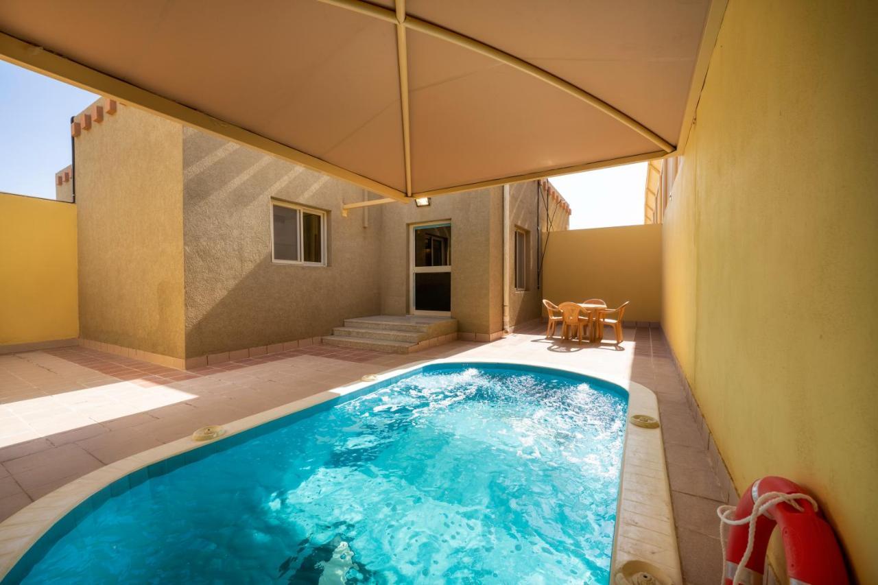 Mirada Gold Jizan - Resort & Private Pools מראה חיצוני תמונה A swimming pool in a hotel in Egypt